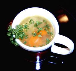 gemüsebrühe als basis für suppen oder als getränk