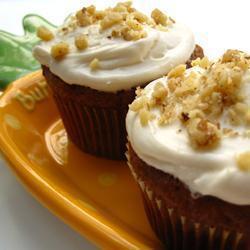 möhren cupcakes mit frosting aus frischkäse und weißer schokolade