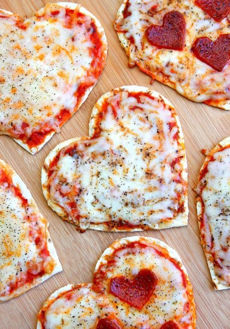 Herz Pizzas - Holiday - Valentine&amp;#39;s Day | Rezepte, Lecker, Essensrezepte