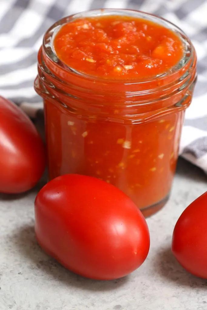 Was sind Pflaumentomaten und hausgemachte Tomatensoße | Minions