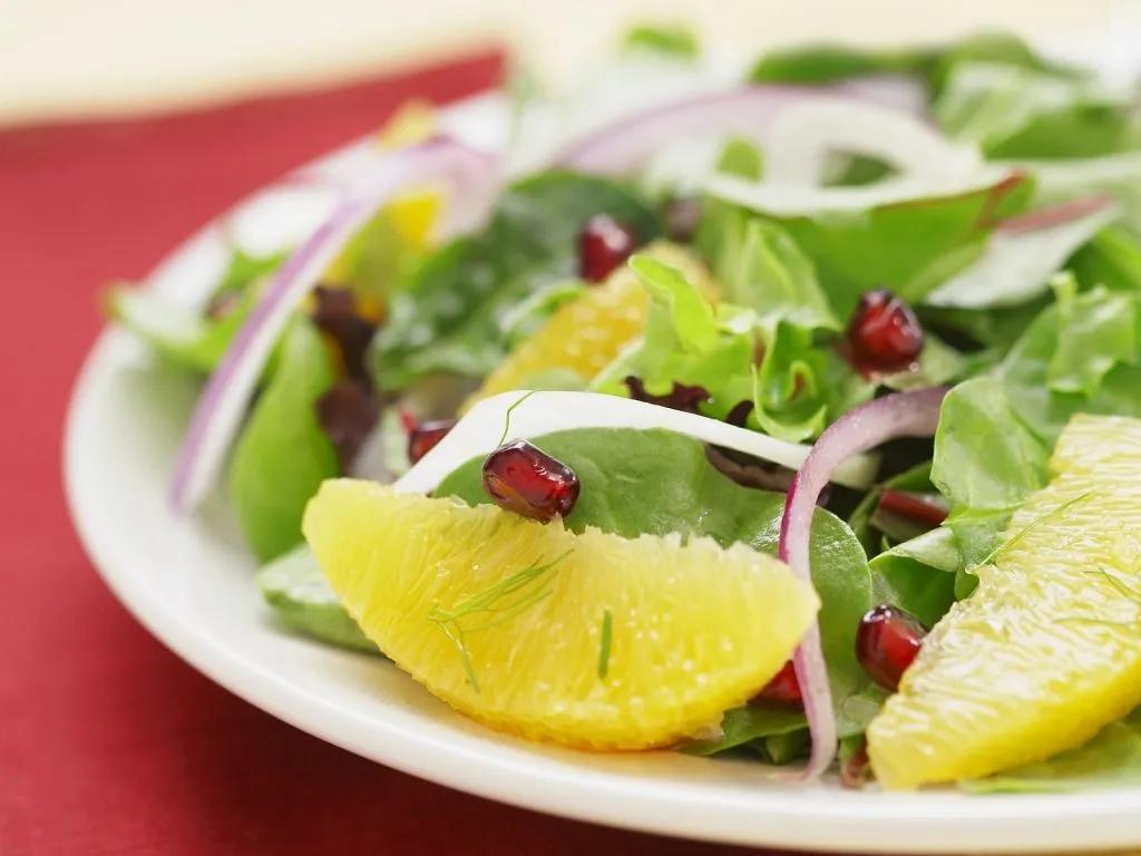 Grüner Salat mit Grapefruit und Granatapfel Rezept | EAT SMARTER