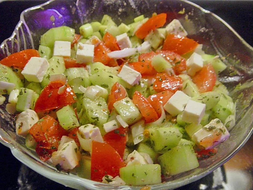 Eisbergsalat Mit Tomaten Und Gurke — Rezepte Suchen