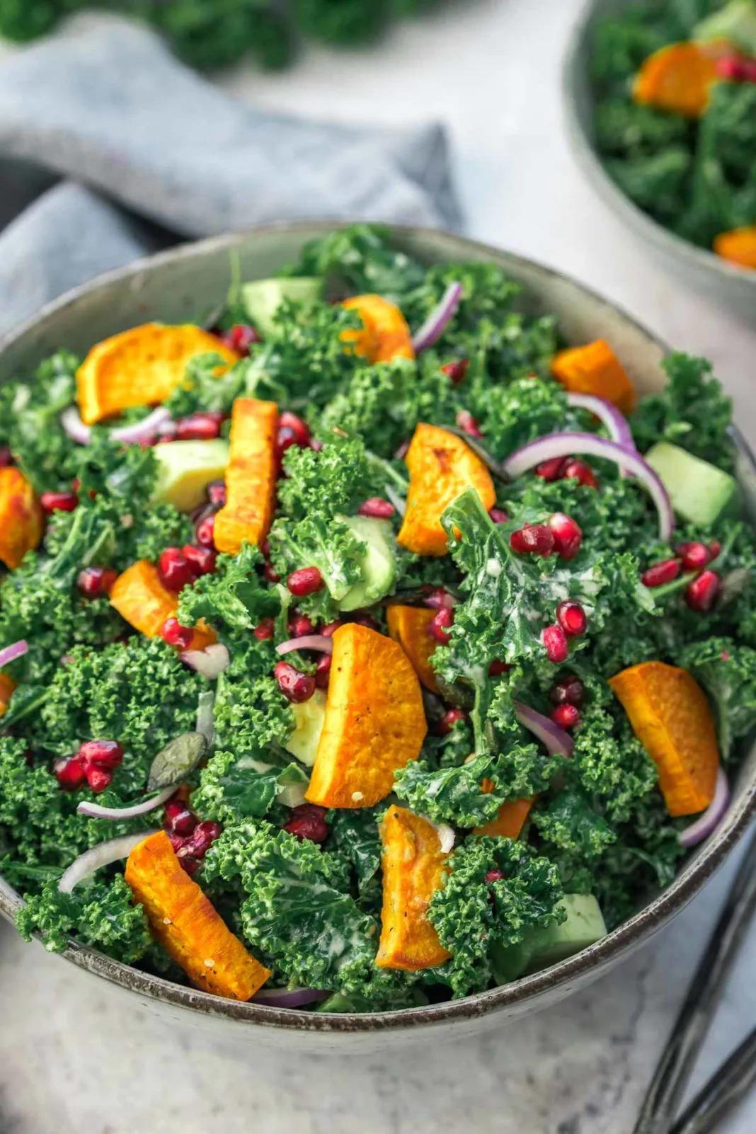 Grünkohl-Salat mit Süßkartoffeln und Tahini | Rezept | Elle Republic ...