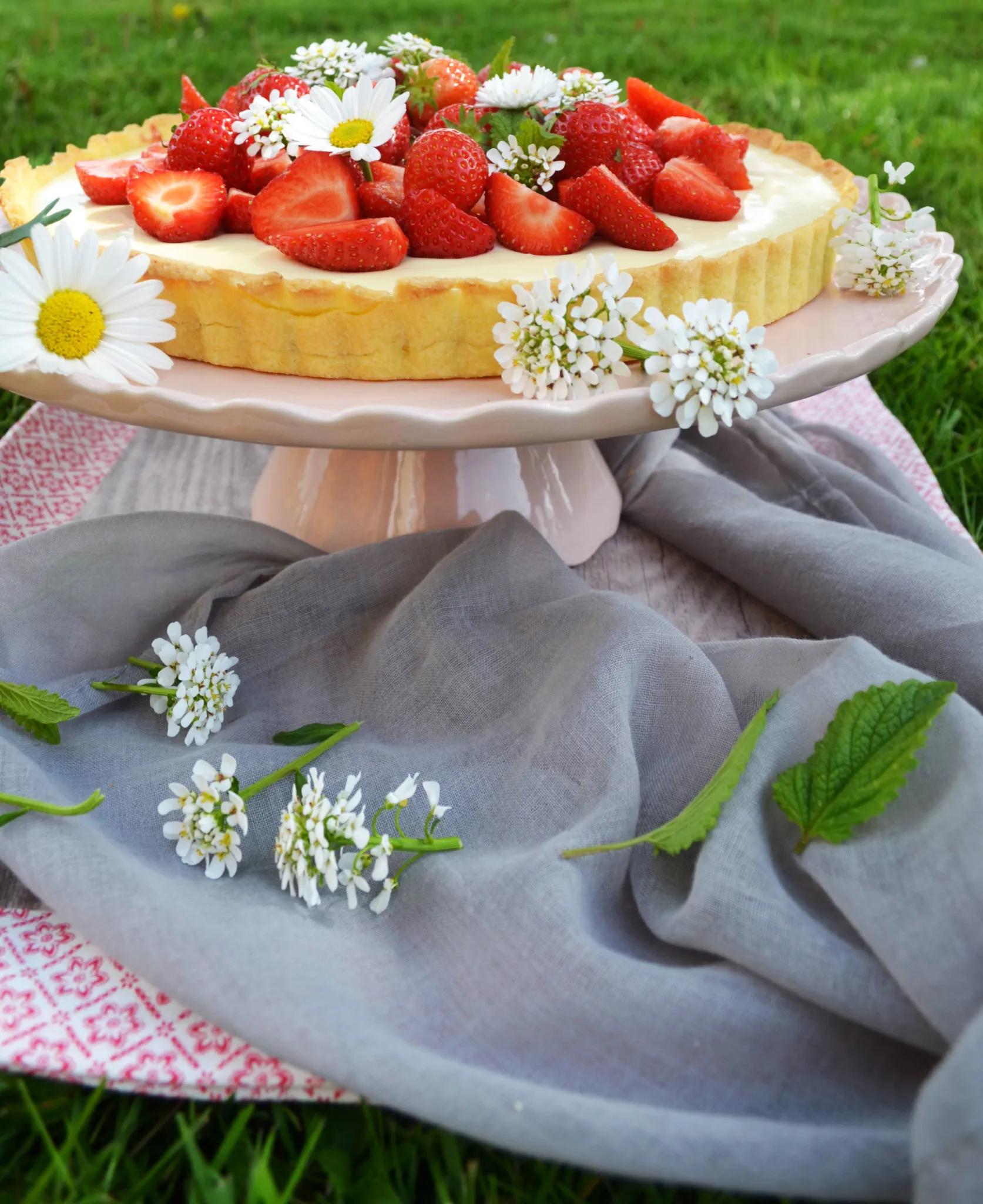 Frühlingsleckereien zum Träumen! Erdbeertarte mit weißer ...