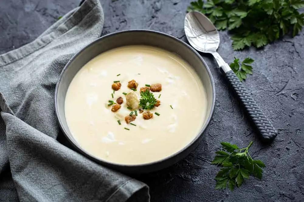 Spargelcremesuppe aus Spargelschalen und Endstücken im Thermomix