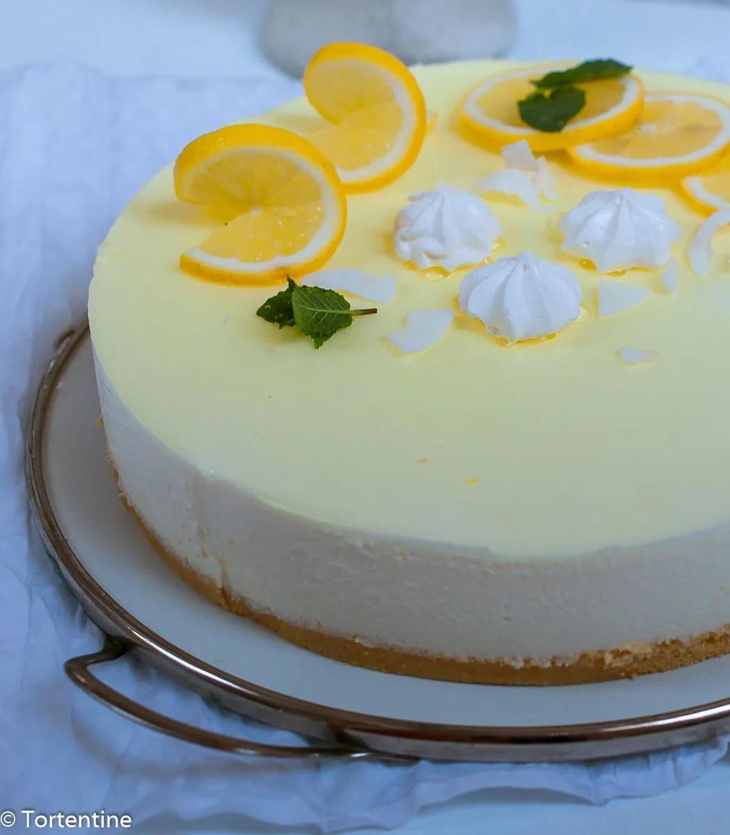 Zitronen-Quark-Torte mit Keksboden | Tortentine | Rezept | Torten ...
