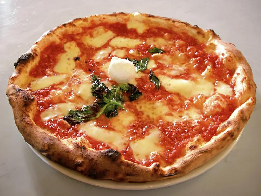 File:Eq it-na pizza-margherita sep2005 sml.jpg - Wikipedia