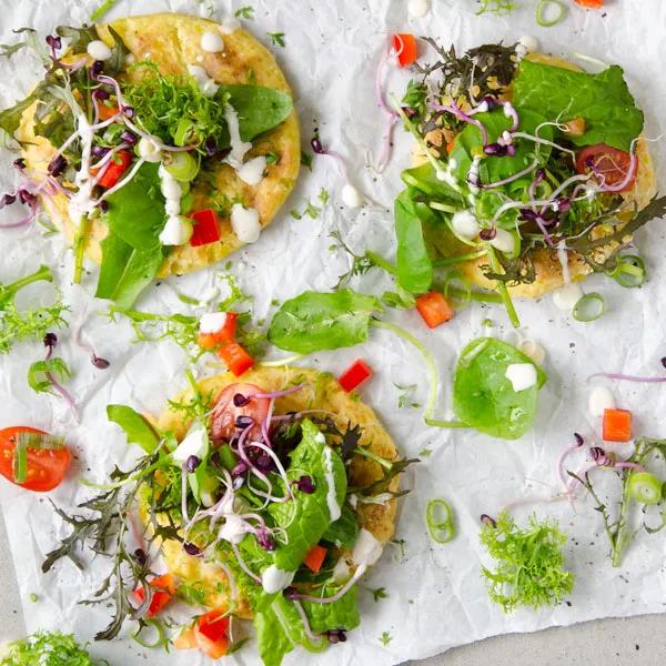 Kartoffelpizza mit knackigem Salat – The Vegetarian Diaries