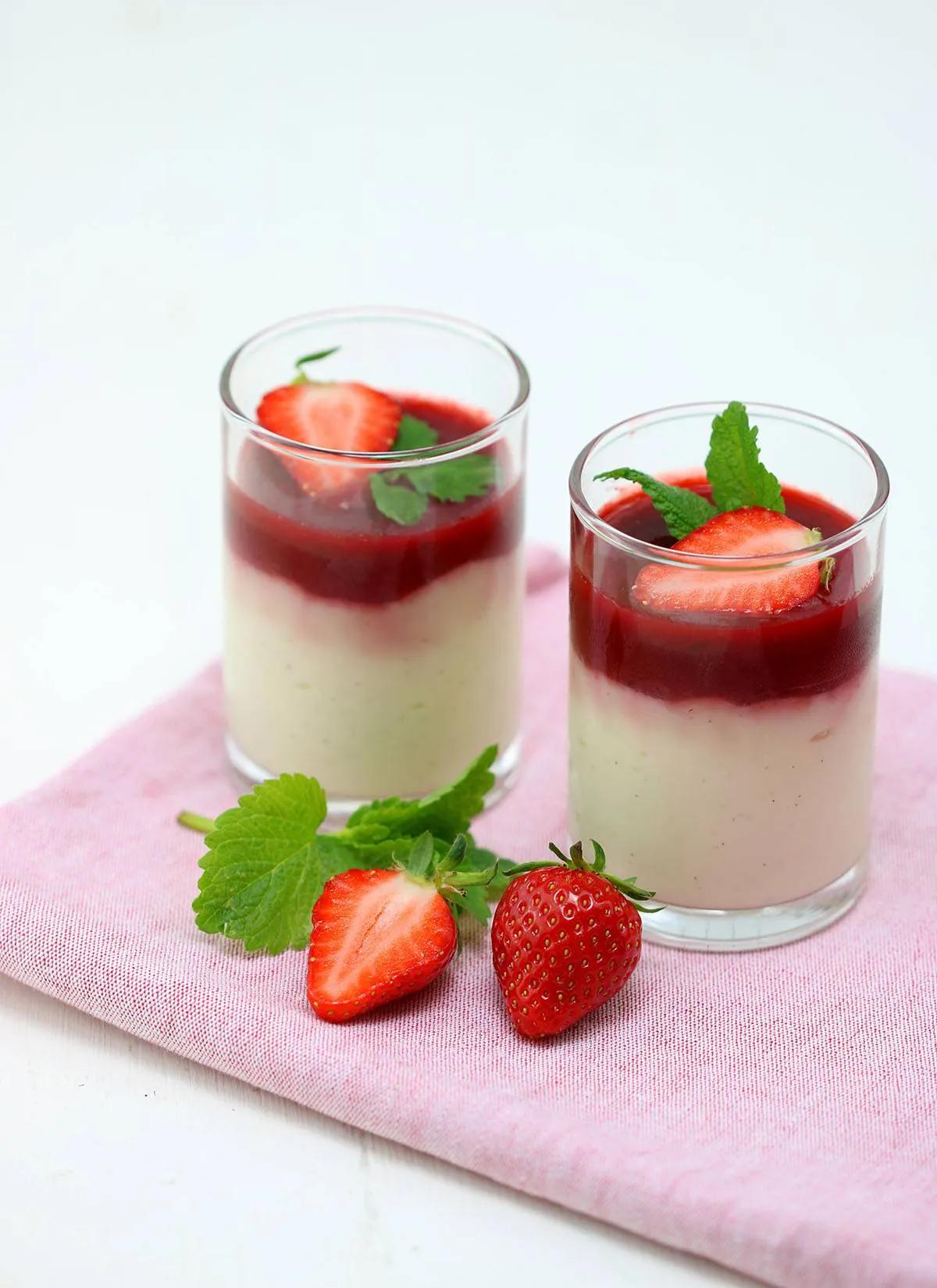 Vanillepudding mit Erdbeersauce - A Matter Of Taste