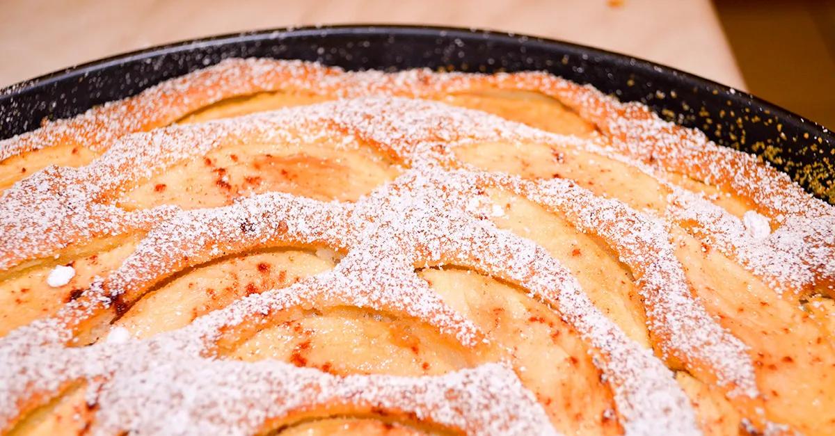 Apfel-Eierlikör-Kuchen mit Marzipan - Rezept mit Eierlikör | Verpoorten