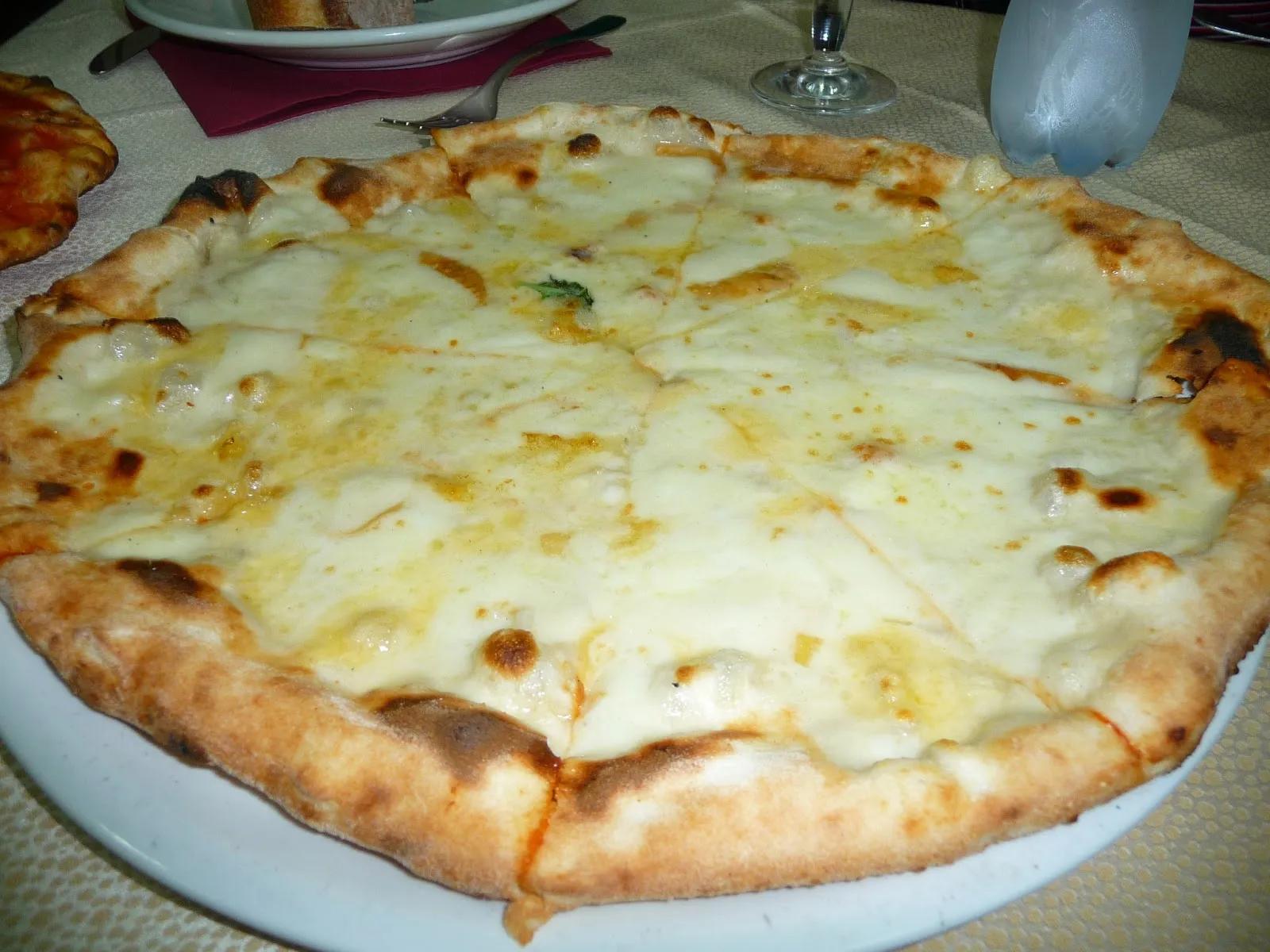 Pizza ai 4 formaggi Ricetta - Silvio Cicchi