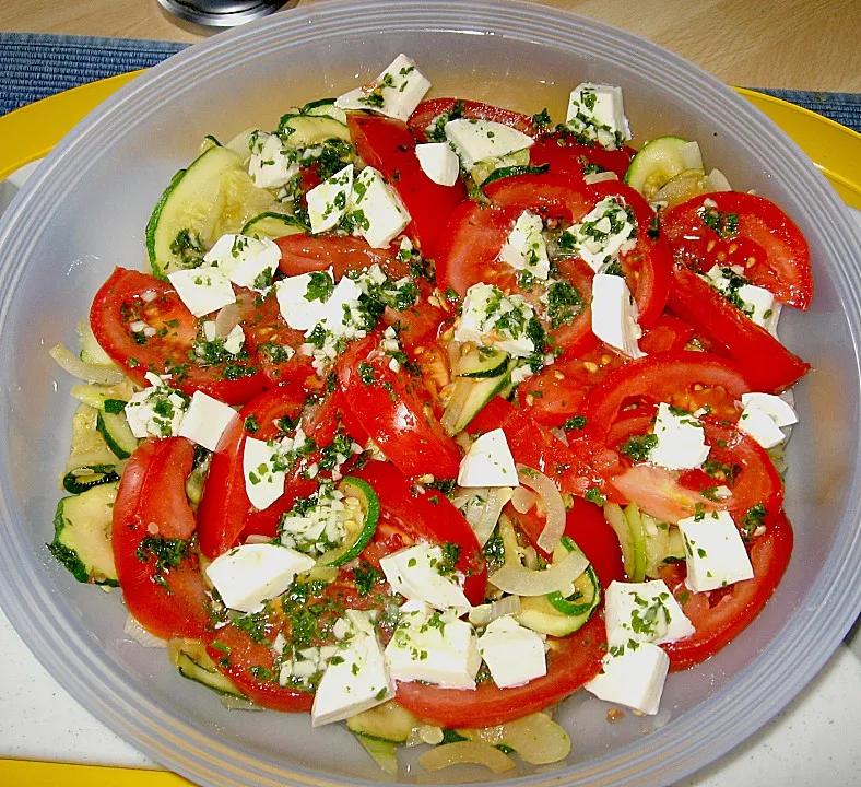 Tomaten - Zucchini Salat mit Mozzarella von Yemaja18 | Chefkoch.de