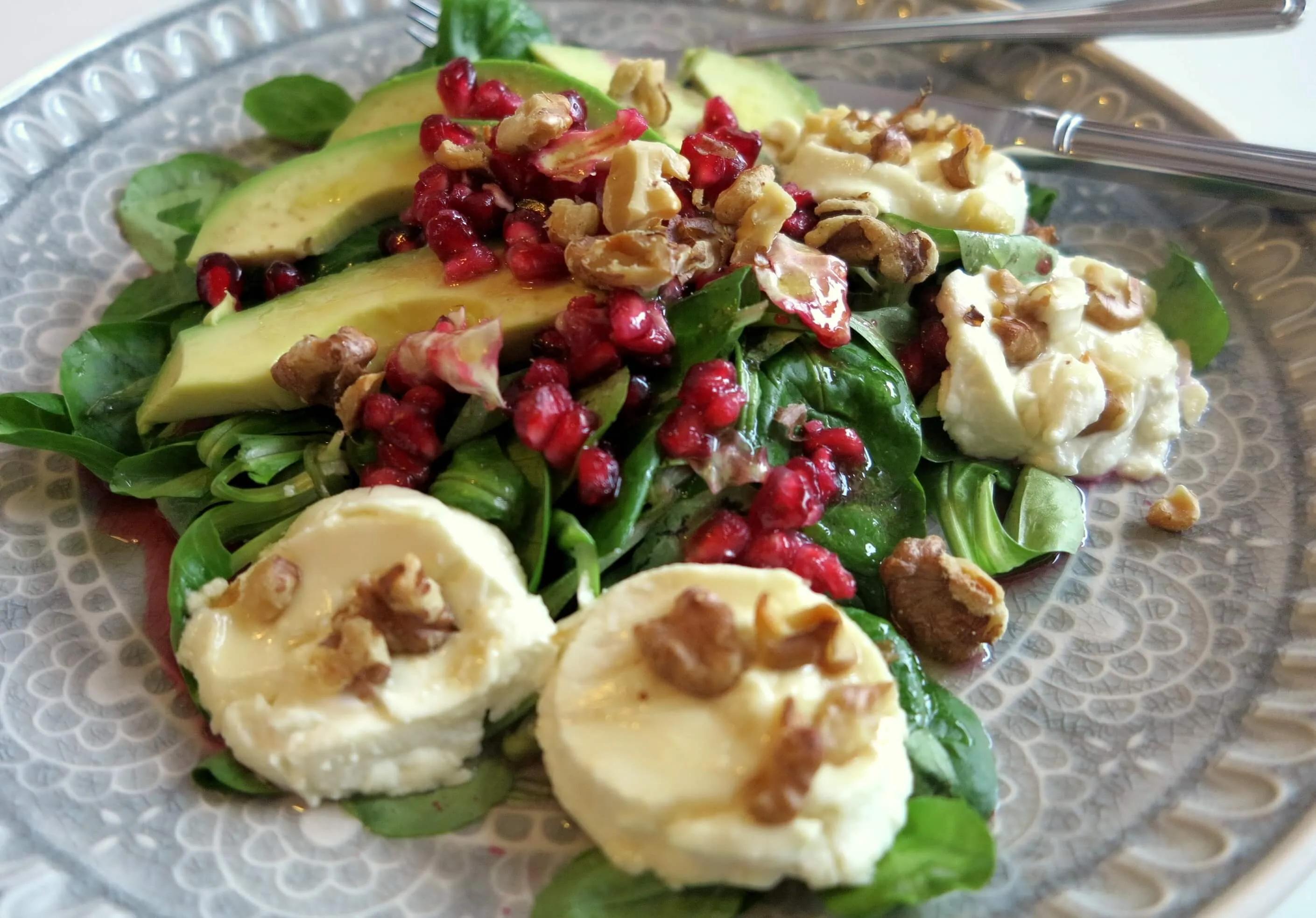 Avocado-Ziegenkäse-Salat mit Granatapfel | Twinfit