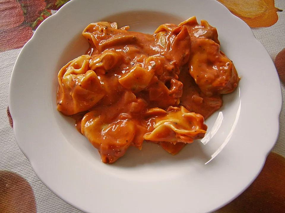 Tortellini in Tomaten-Käse-Sauce von Liesbeth | Chefkoch.de