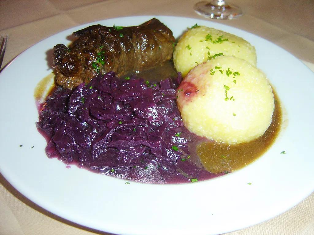 Rindsroulade mit Rotkraut &amp; Klößen / Beef roulade with red… | Flickr