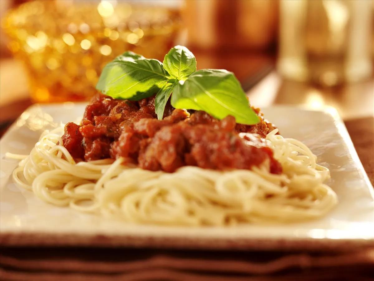 Spaghetti alla bolognese - l&amp;#39;idea per preparare e cucinare la ricetta ...