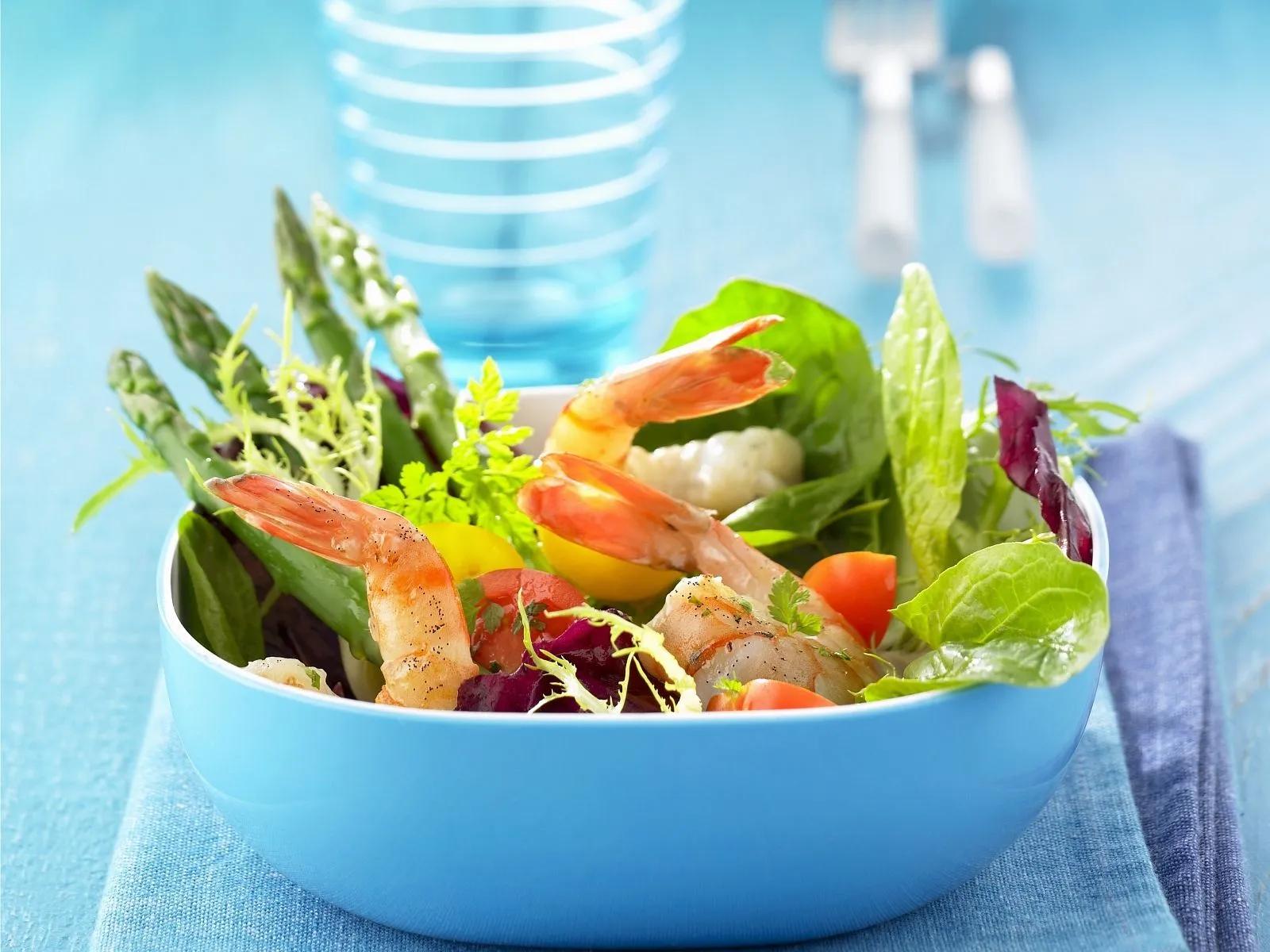 Shrimps-Spargel-Salat Rezept | EAT SMARTER