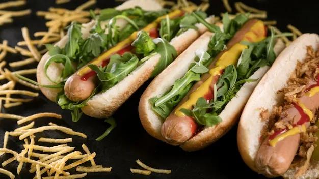 Leckerer fast-food-hot dog mit käse | Kostenlose Foto