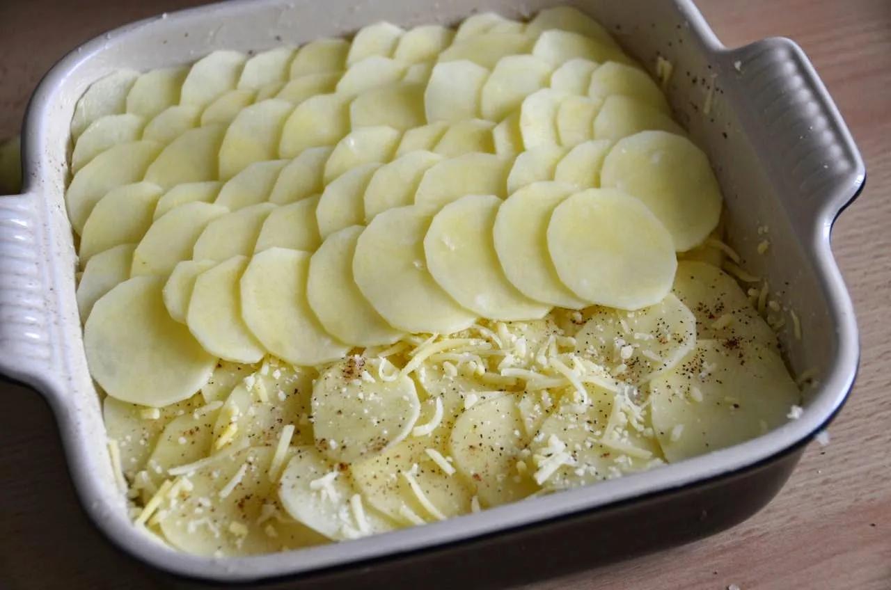 PIZZA ZUM FRÜHSTÜCK: GRATIN DAUPHINOIS (KARTOFFEL GRATIN) MITUNDOHNE KÄSE