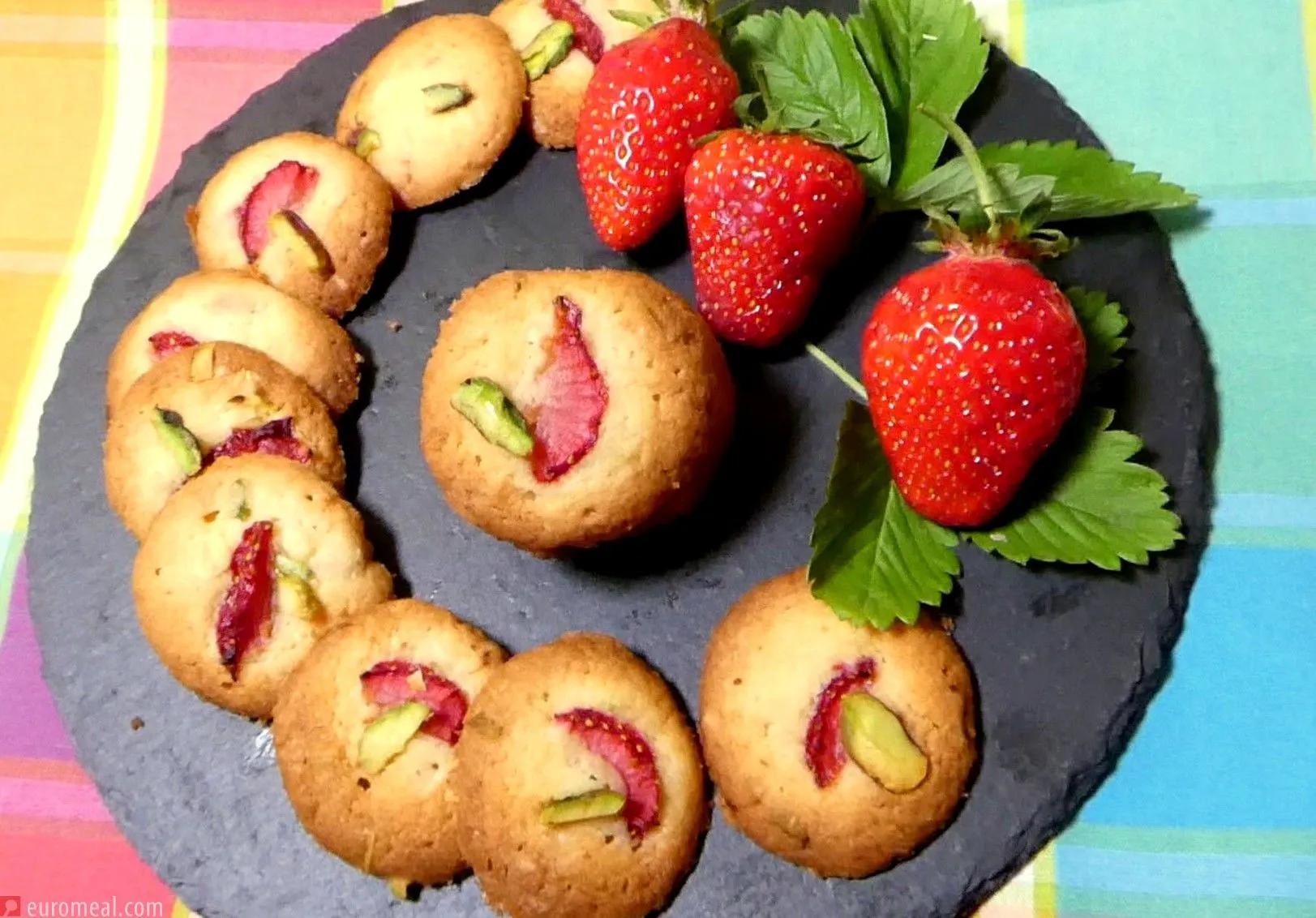 Erdbeer Pistazien Cookies mit weißer Schokolade - euromeal.com