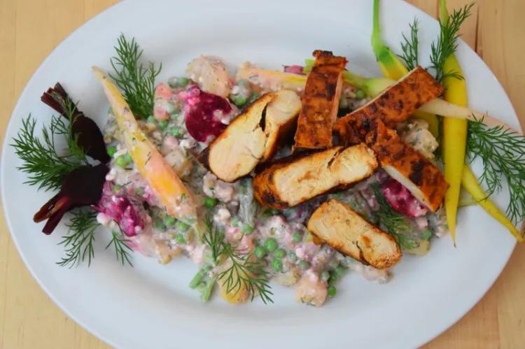 Paprikahuhn mit russischem Salat – Küchenereignisse