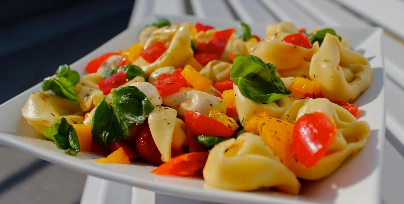 Pam´s Küchenzauber: Warmer Tortellini-Salat mit Füllung und leckerem Gemüse