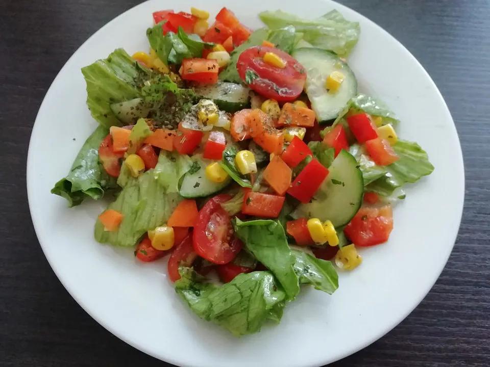Bunter gemischter Salat mit leckerem Dressing von stefanie101 | Chefkoch