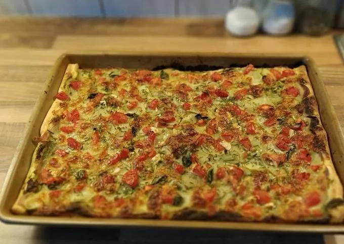 Blätterteig-Kartoffel-Pizza mit Pesto und Tomate-Mozzarella Rezept von ...