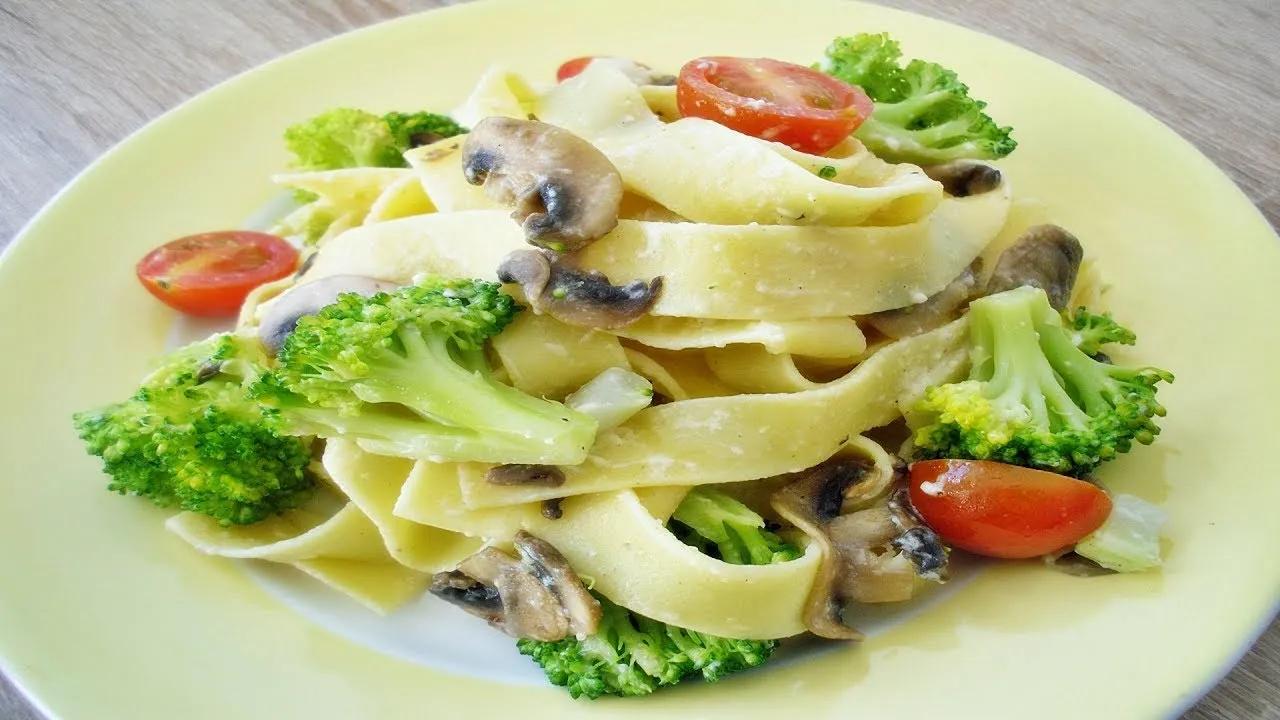 Rezept: Bandnudeln mit Gemüse und Käsesauce / Pasta mit Käsesauce - YouTube