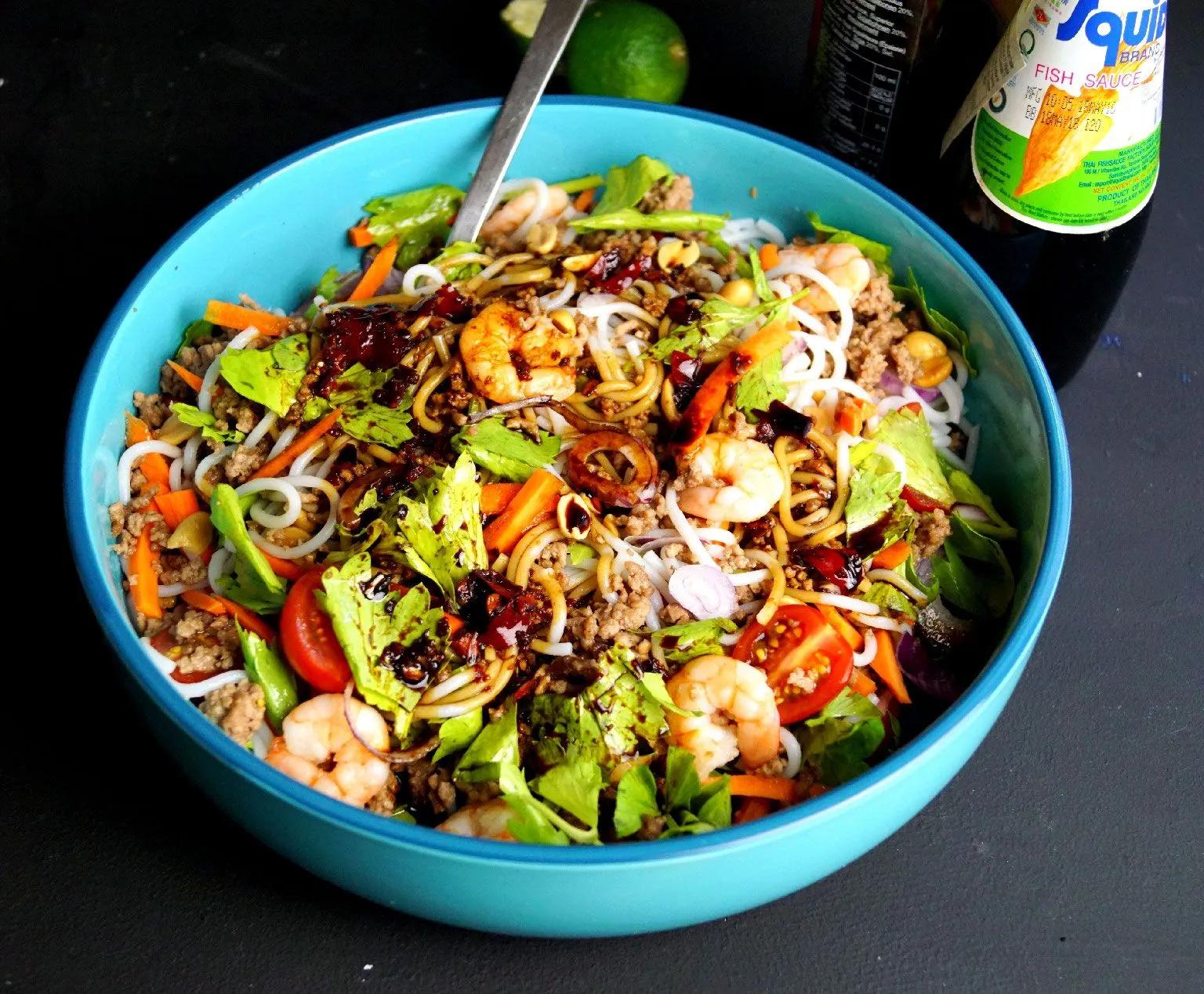 Thai-Salat für die kulinarische Weltreise. | Glasnudelsalat rezept ...
