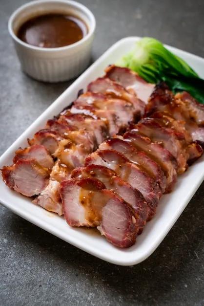 Gegrilltes rotes schweinefleisch | Premium-Foto