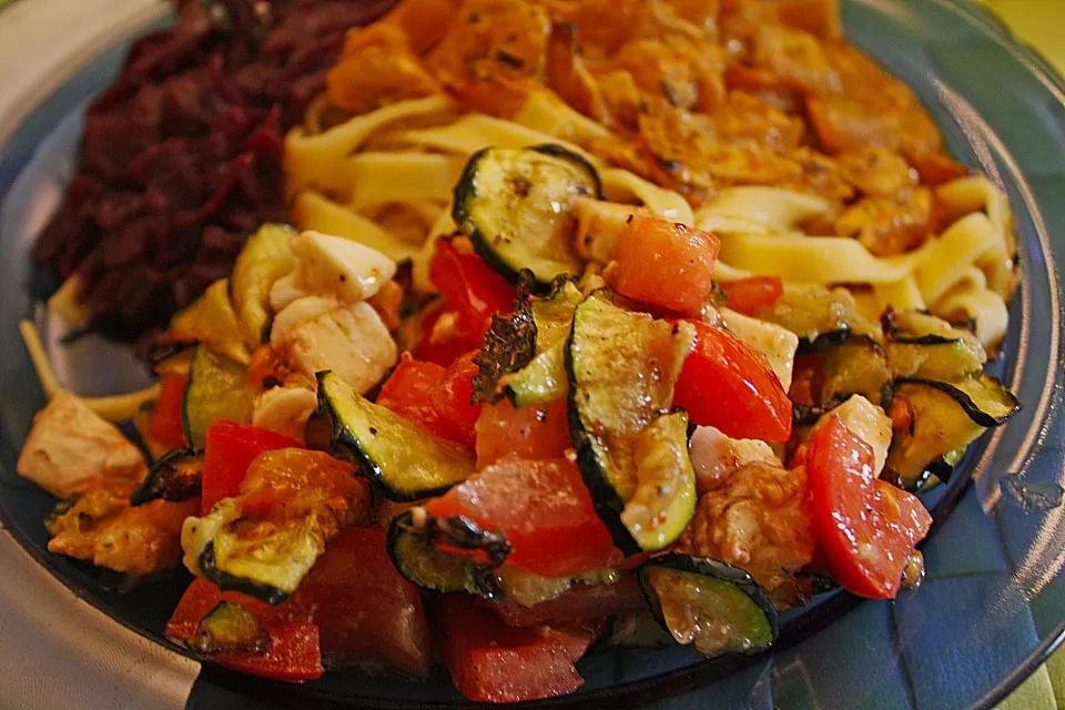 Leichter Zucchini - Tomaten - Mozzarella - Salat von Basch | Chefkoch.de
