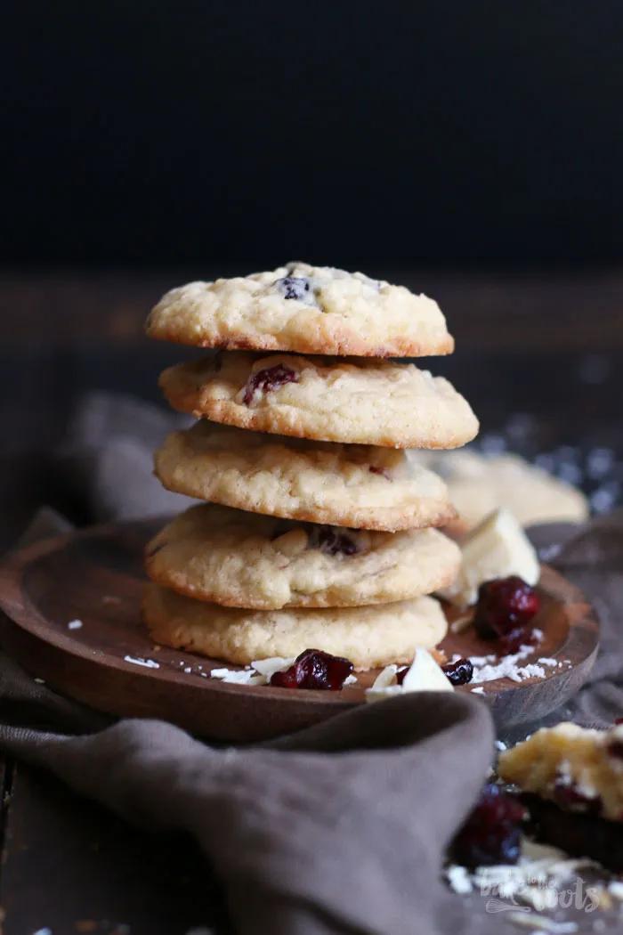 Cranberry Kokos Cookies mit weißer Schokolade | Bake to the roots