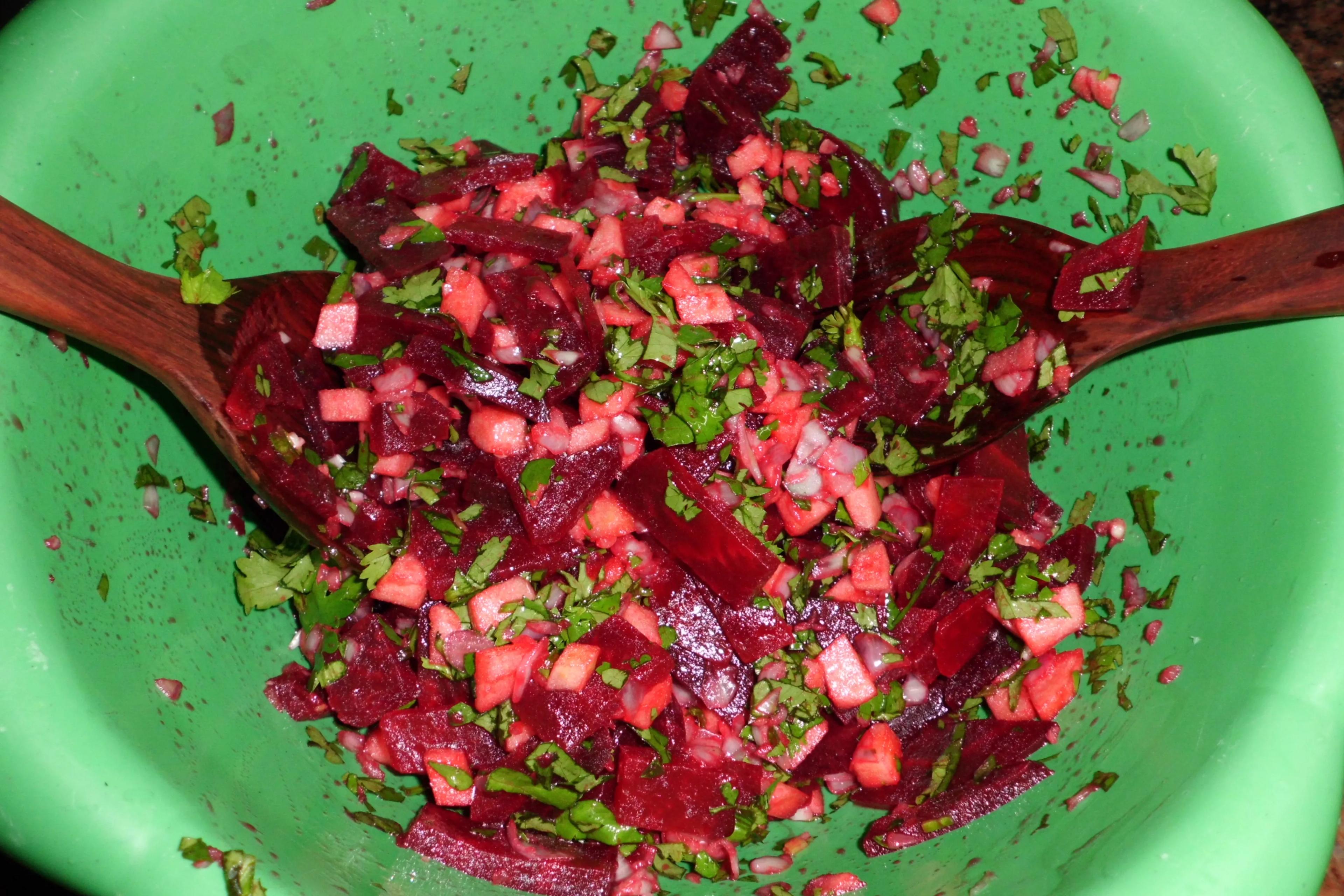 Rote Bete Salat mit Apfel,Koriander asiatisch