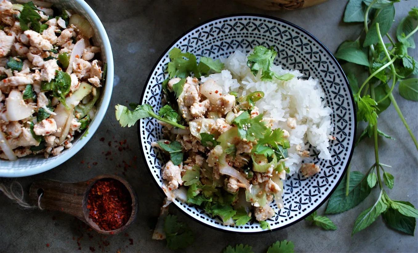 Rezept für Laab Gai - Thailändischer Hähnchensalat