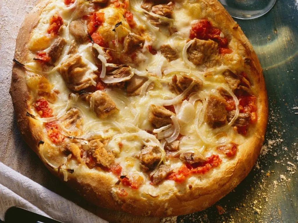 Thunfisch-Pizza Rezept | EAT SMARTER