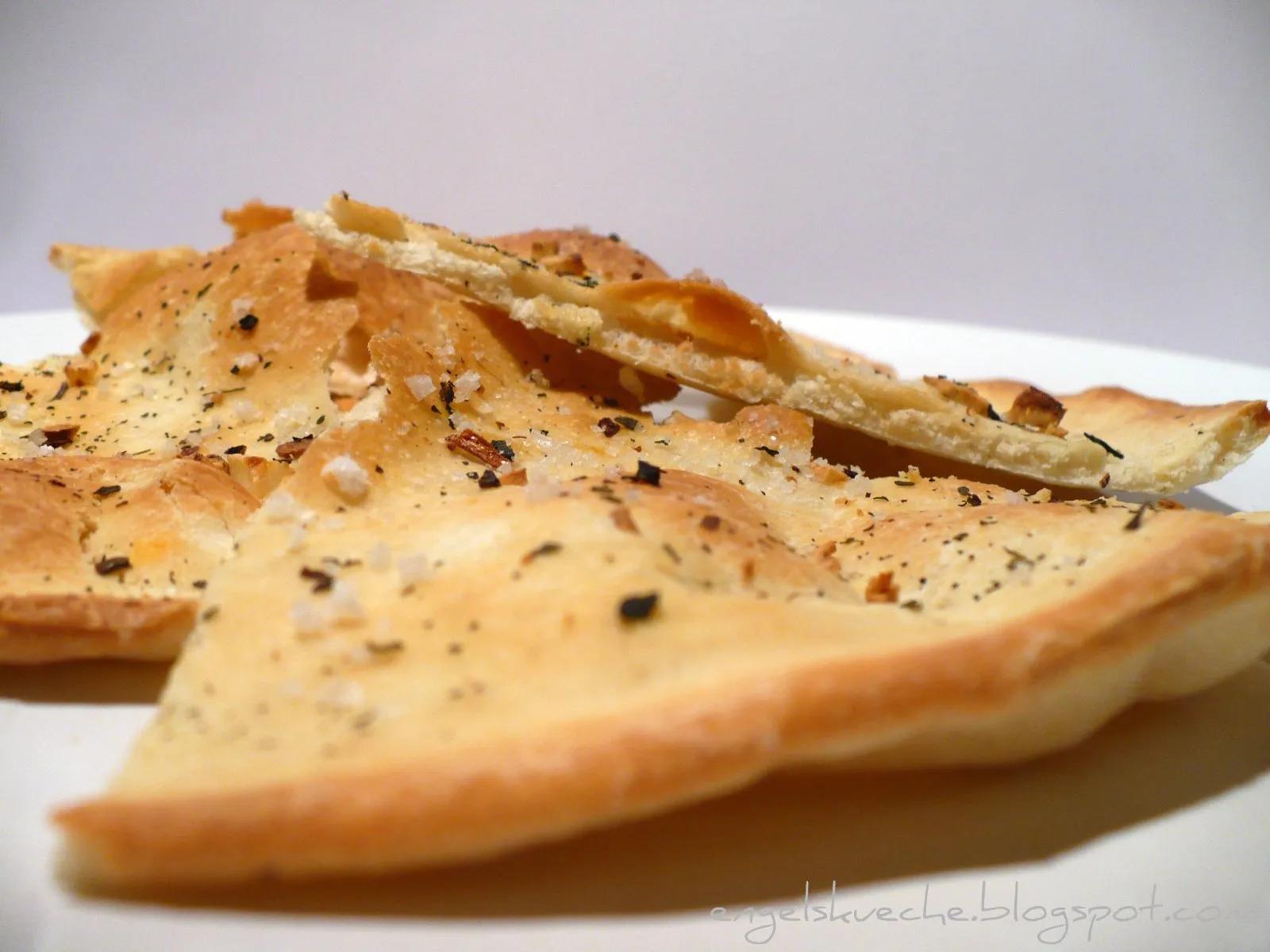 Essen aus Engelchens Küche: Pizzabrot mit Knoblauch und Kräutern