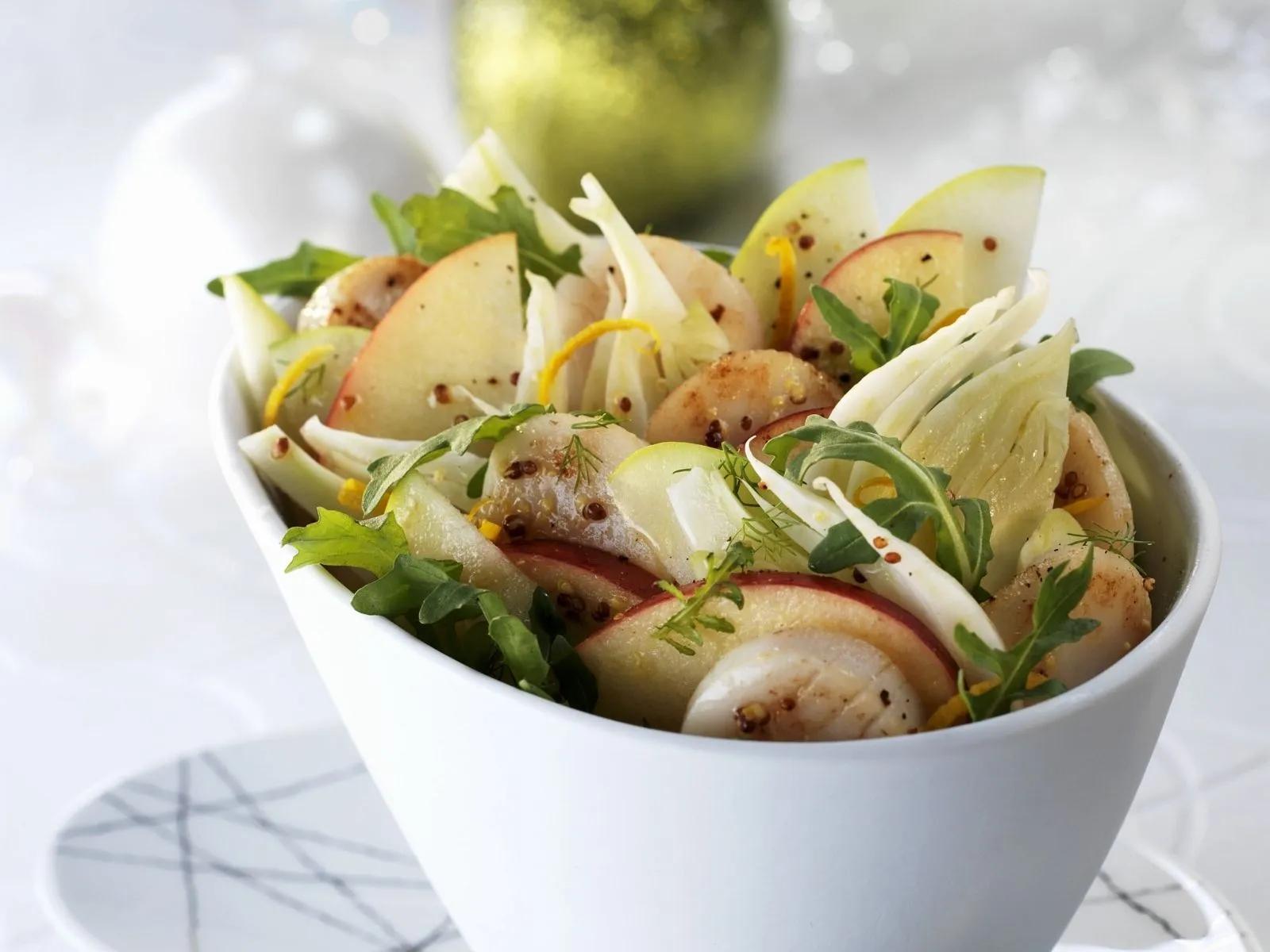 Fenchel-Apfel-Salat mit Jakobsmuscheln Rezept | EAT SMARTER