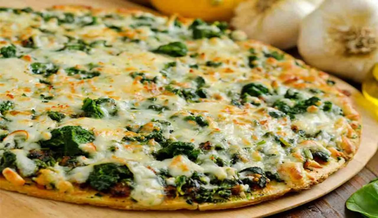 Pizza sprint vegetariana con spinaci e ricotta | senza lievitazione