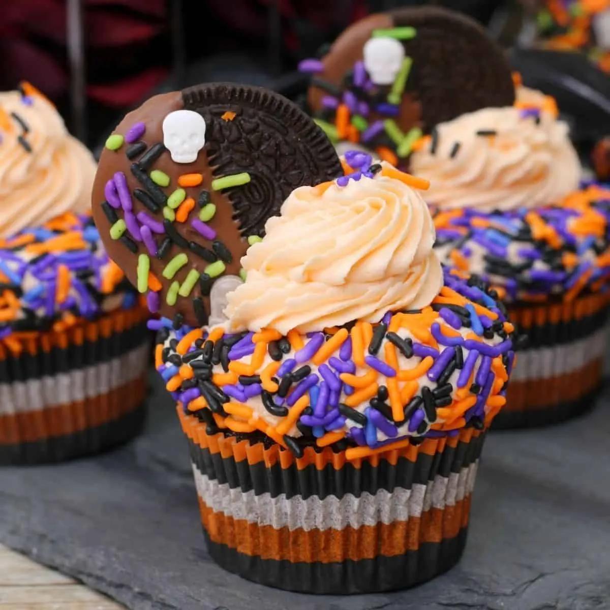 Easy Halloween Cupcakes - Everyday Eileen
