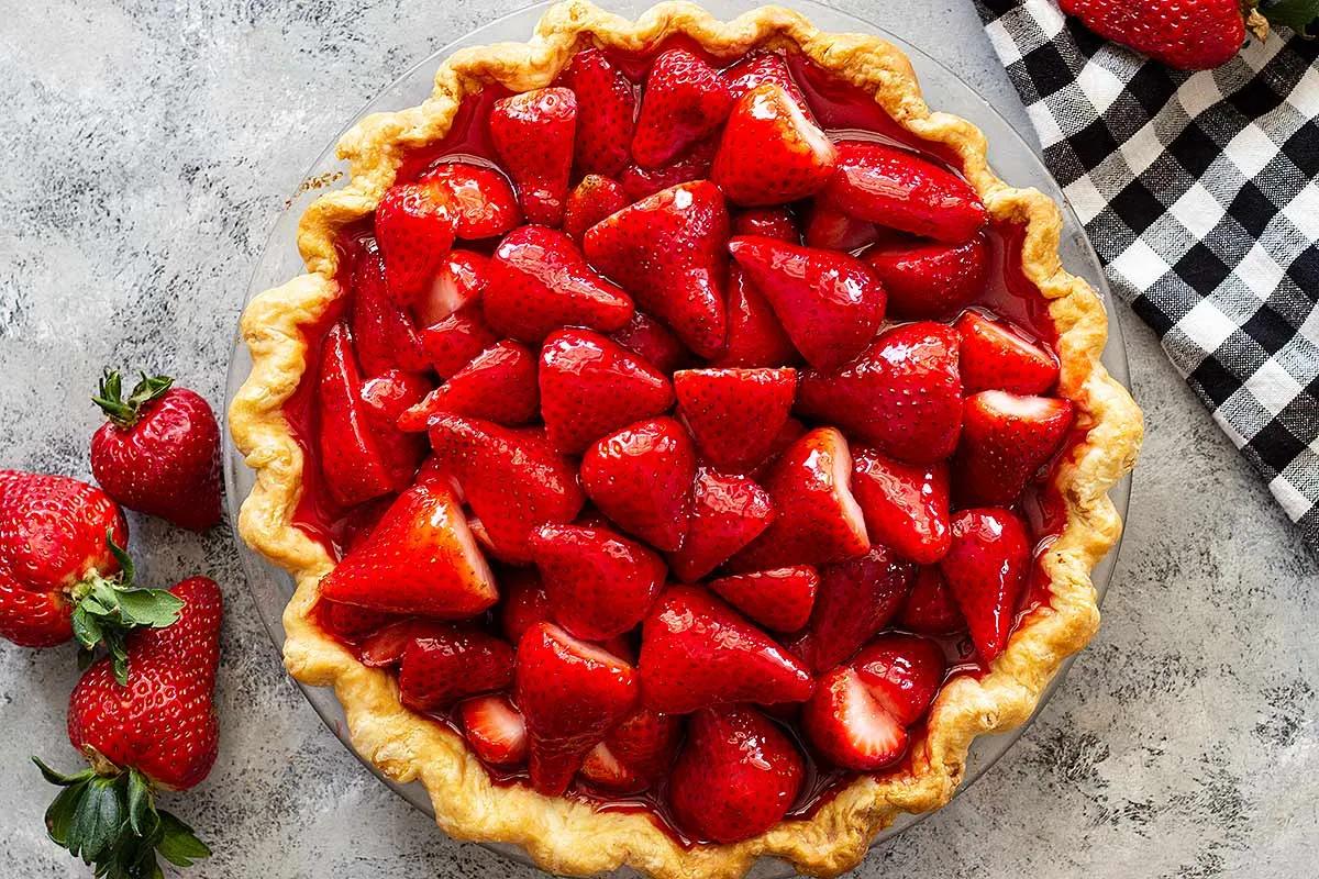 Strawberry Pie with Fresh Jello {and Fresh Strawberries!} | Lil&amp;#39; Luna
