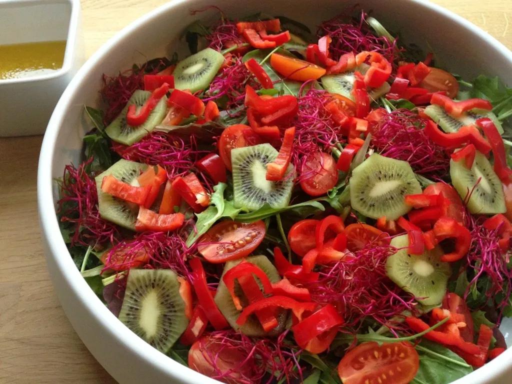 Salat med rødbedespirer