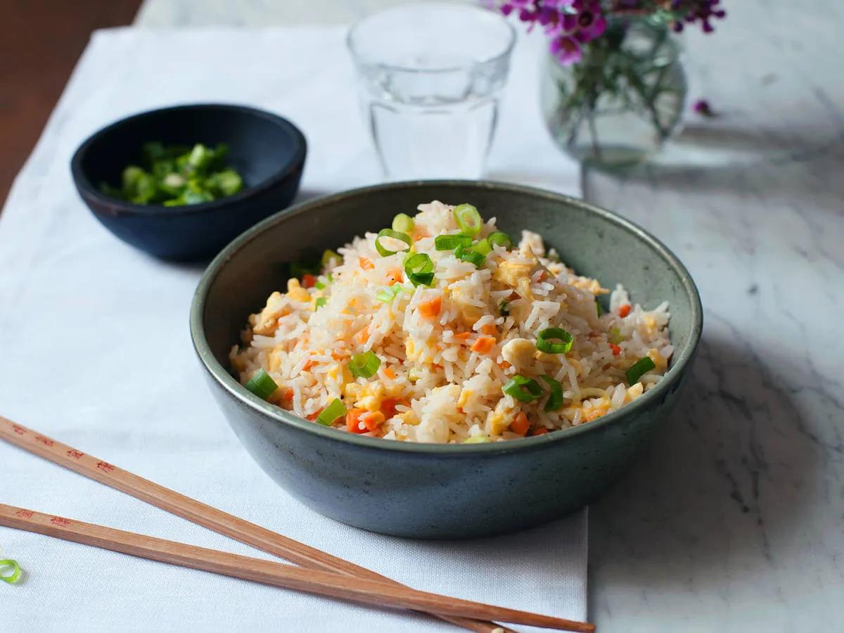 Gebratener Reis nach chinesischer Art: Rezept | Kitchen Stories
