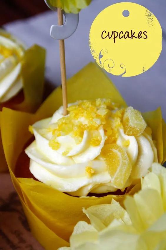 Zitronen-Cupcakes mit Buttermilch und Limetten-Joghurt-Frischkäse ...
