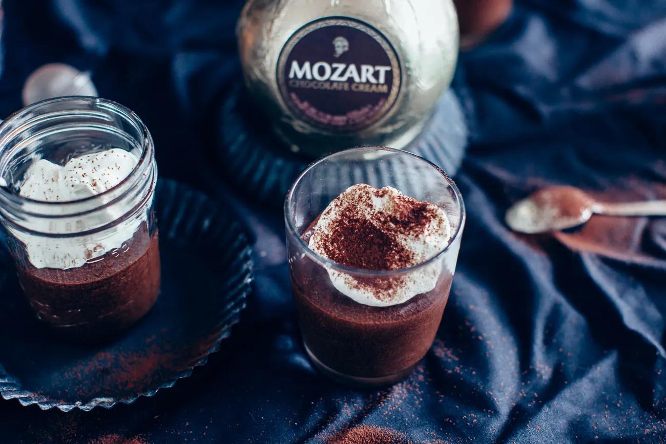 Mozart Schokoladenlikör-Nutellamousse mit beschwipstem Schlag on top