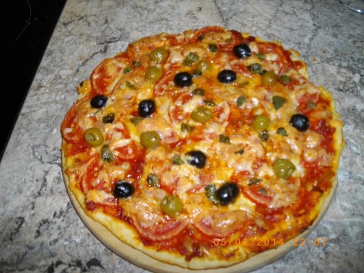 Tomaten-Mozzarella-Pizza - Rezept mit Bild - kochbar.de