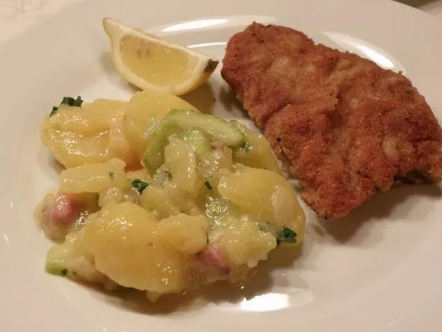 Wiener Schnitzel mit steirischem Kartoffel-Gurken-Salat | SUGARPRINCESS