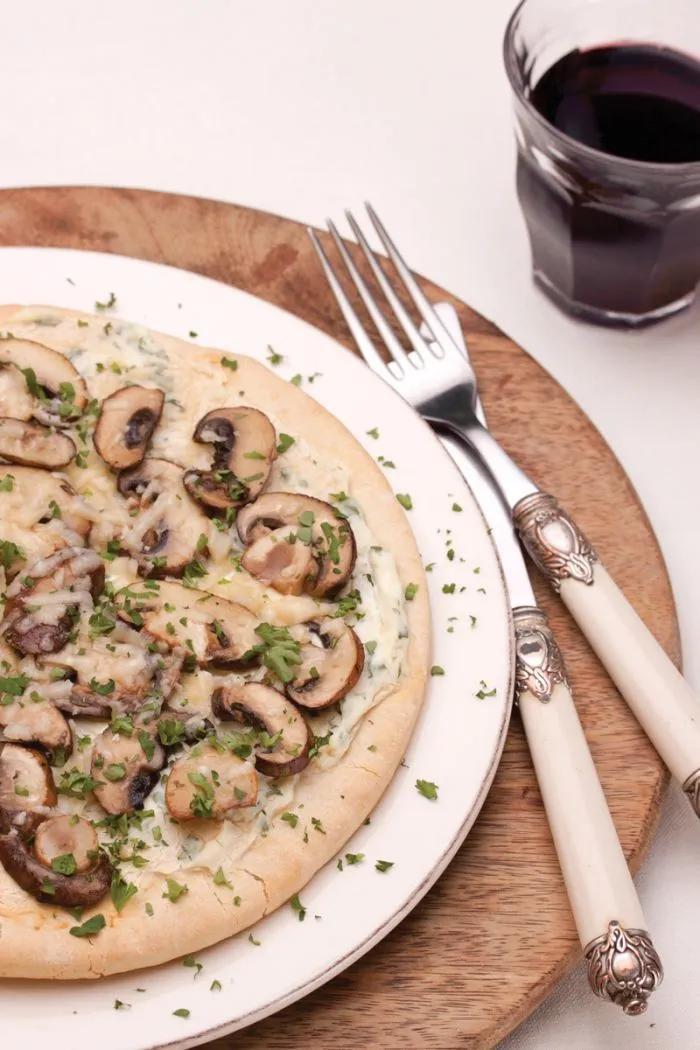Pizza mit Pilzen in 2021 | Pizza, Italiaans gehaktbrood, Gehaktbrood