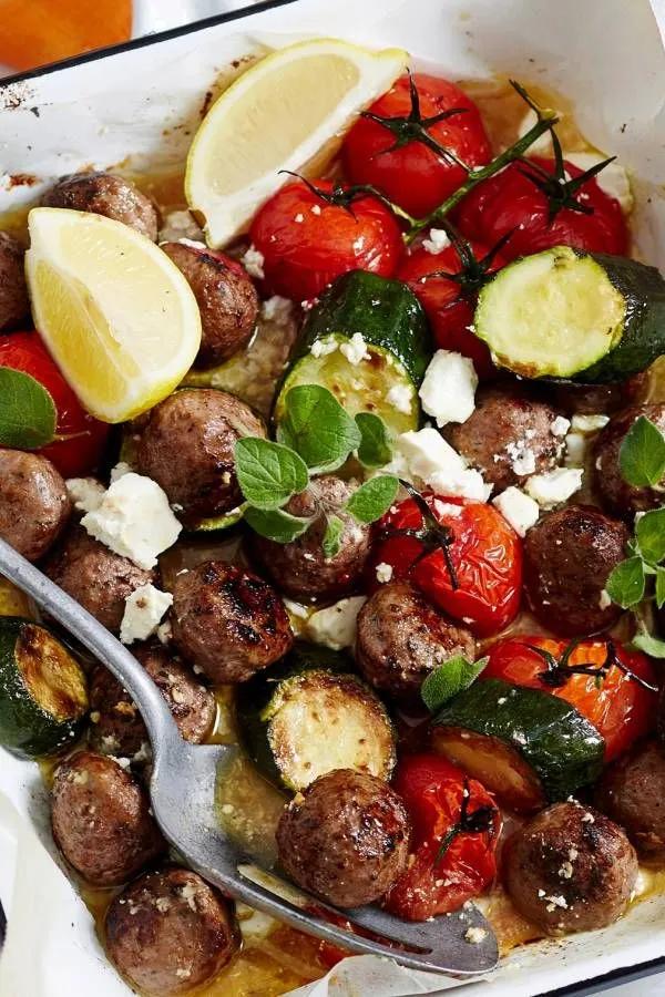 Griechische Fleischbällchen mit Tomaten und Feta | Rezept ...