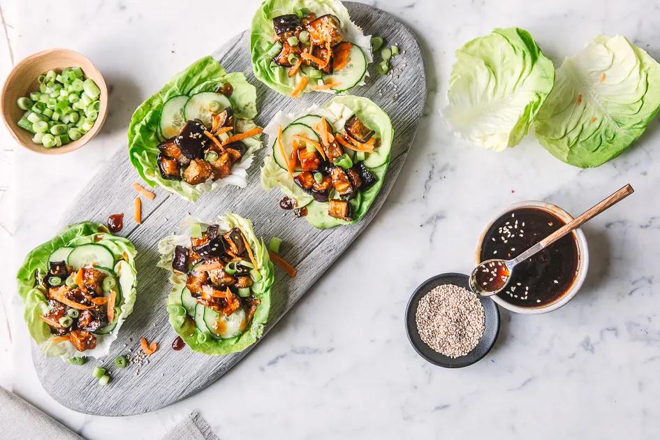 Asiatische Salat-Wraps mit Aubergine | Foodlovin&amp;#39;